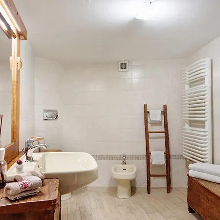 度假居 La Vieille Cloche 萨伊恩特-雷米-恩-博塞斯