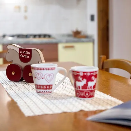 La Vieille Cloche * 萨伊恩特-雷米-恩-博塞斯