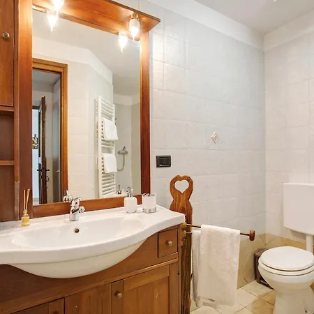 La Vieille Cloche * 萨伊恩特-雷米-恩-博塞斯